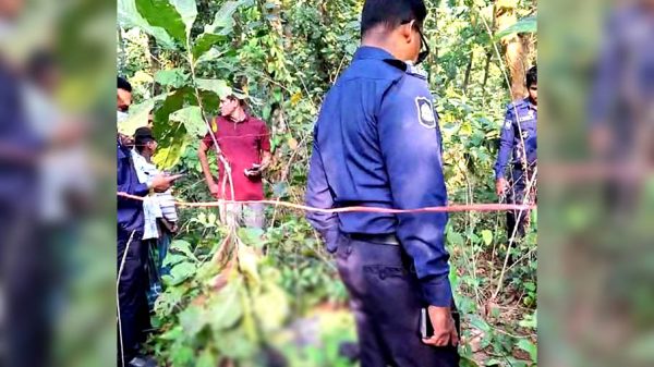 শ্রীপুরের শালবনে পুলিশ উদ্ধারকৃত অজ্ঞাত বৃদ্ধের মরদেহ