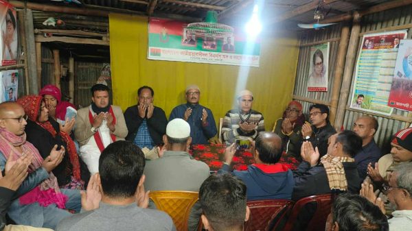 “বাঘায় যুবদলের আয়োজিত বেগম খালেদা জিয়ার রোগমুক্তি কামনায় মিলাদ ও দোয়া মাহফিলের দৃশ্য”