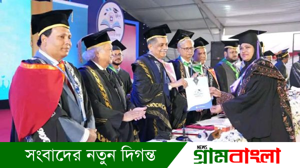 রাজশাহী বিশ্ববিদ্যালয়ের দ্বাদশ সমাবর্তনে গ্রাজুয়েটদের ডিগ্রি প্রদান অনুষ্ঠান