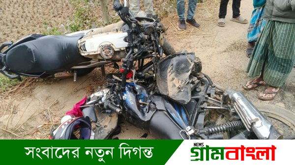 শেরপুরের ঝিনাইগাতীতে সড়ক দুর্ঘটনার পর ক্ষতিগ্রস্ত দুটি মোটরসাইকেল